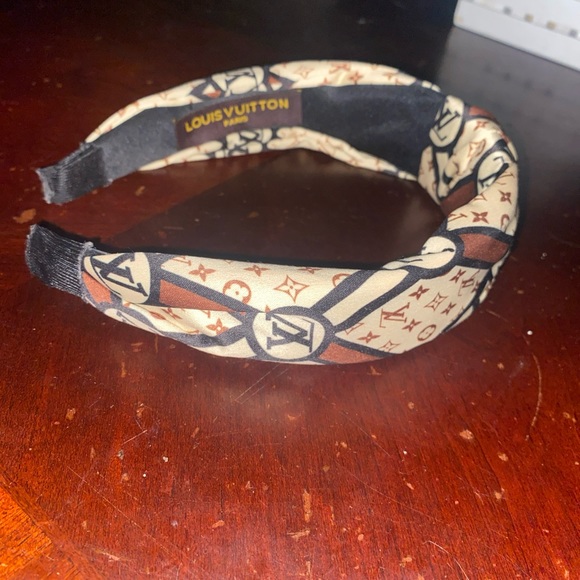 Chic Louis Vuitton woman’s headband - Picture 8 of 8
